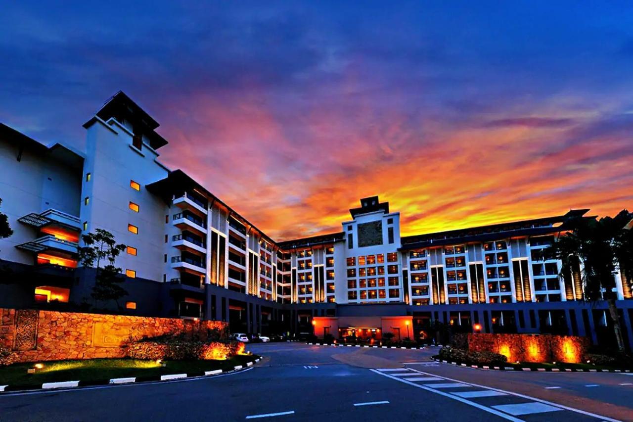 【Amazing】Pool View 2Br Suite @ Pulai Springs Resort Skudai Bagian luar foto
